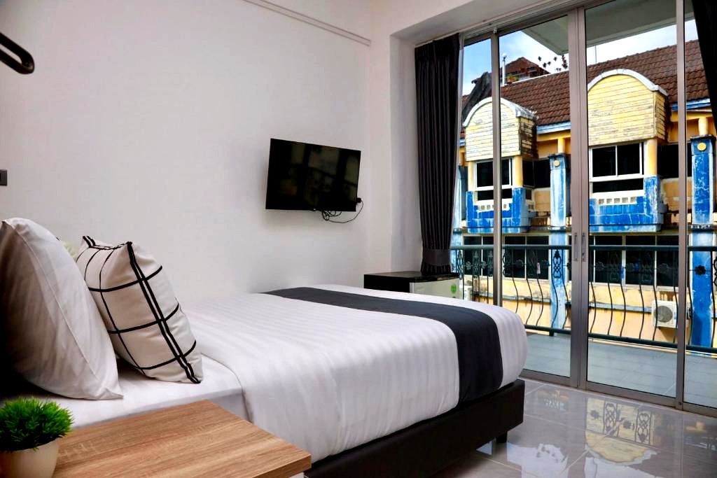 Deluxe Room with Balcony